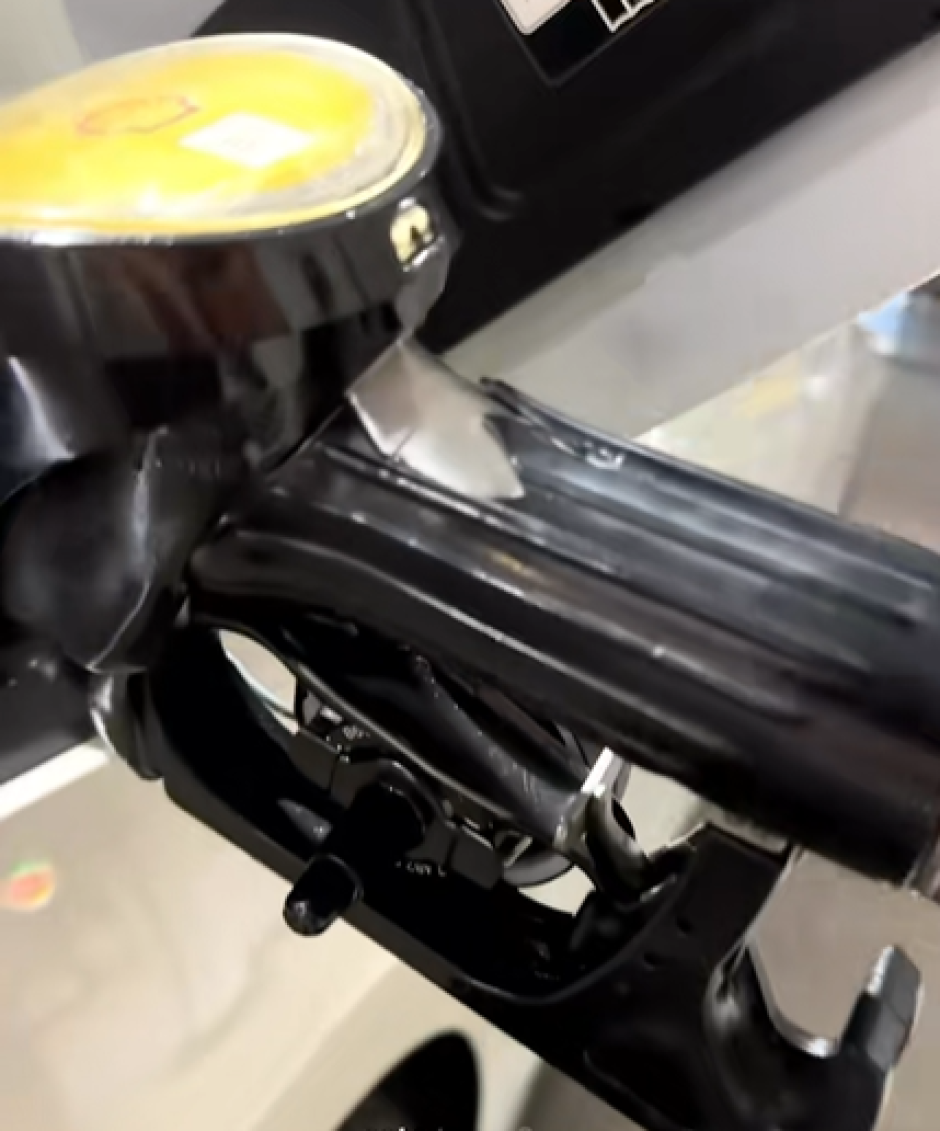 Así se coloca el tapón de la gasolina