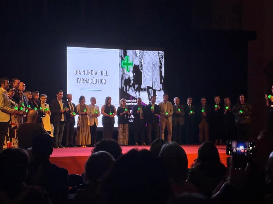 Imagen del homenaje a las farmacias afectadas por la dana