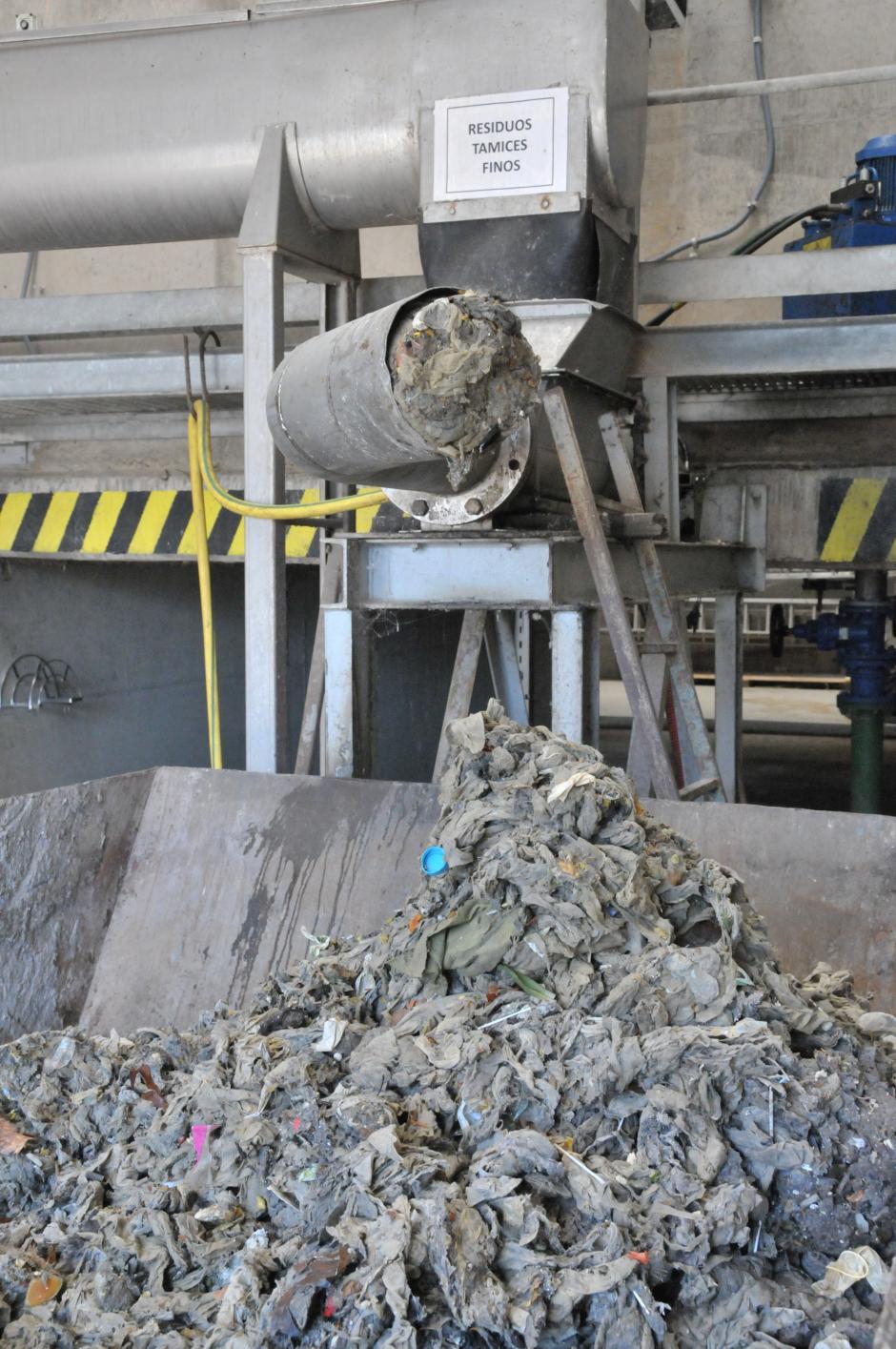 Las toallitas acaban enmarañándose y ocasionando enormes tapones en colectores, arquetas o estaciones depuradoras