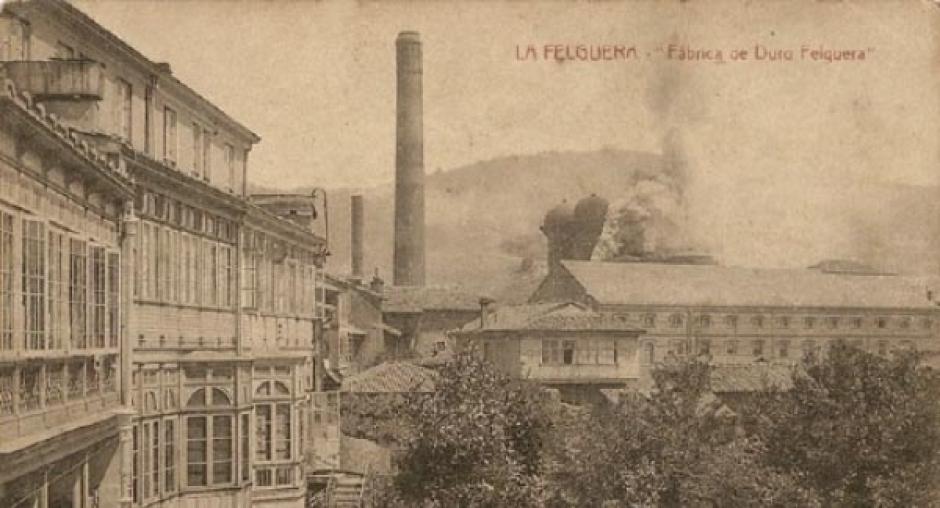 Postal de la fábrica de La Felguera en los primeros años del siglo XX.