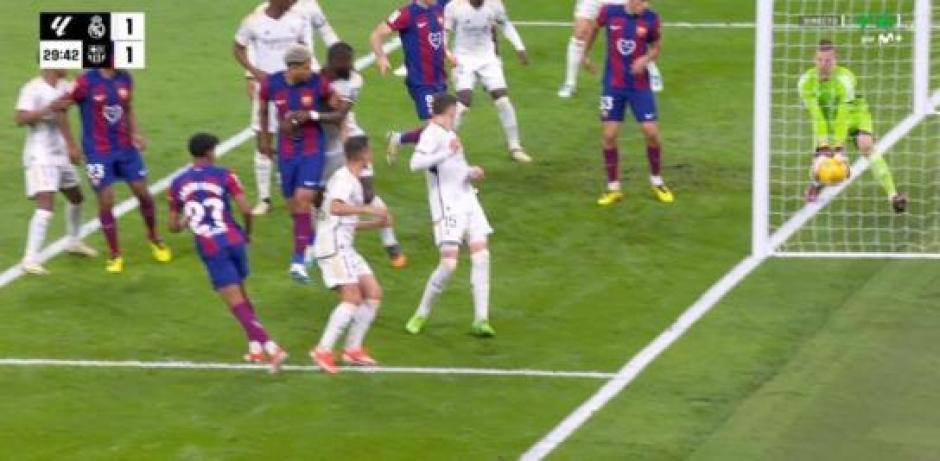 El gol fantasma de Lamine Yamal en el clásico de abril de 2024