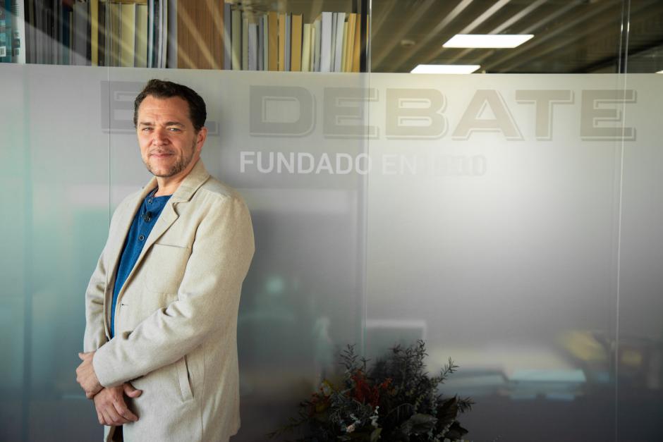 Juan Miguel Zunzunegui en la redacción de El Debate