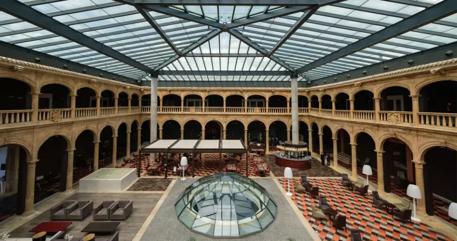 Interior de la antigua Universidad de Santa Catalina, hoy reconvertida en hotel termal de cuatro estrellas