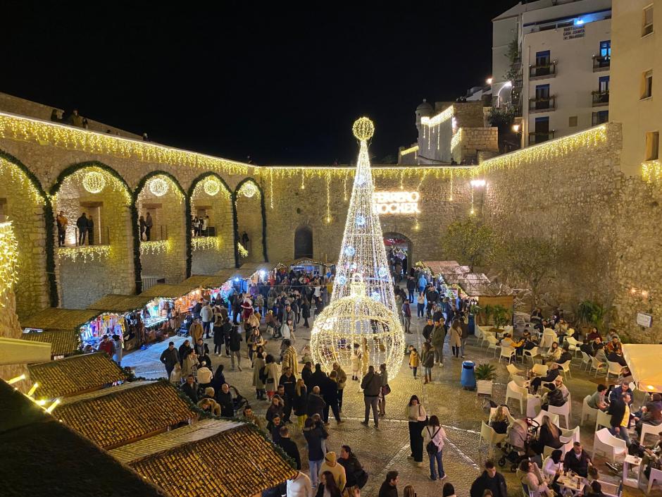 Imagen de archivo del encendido de luces de Navidad de la plaza de Peñíscola