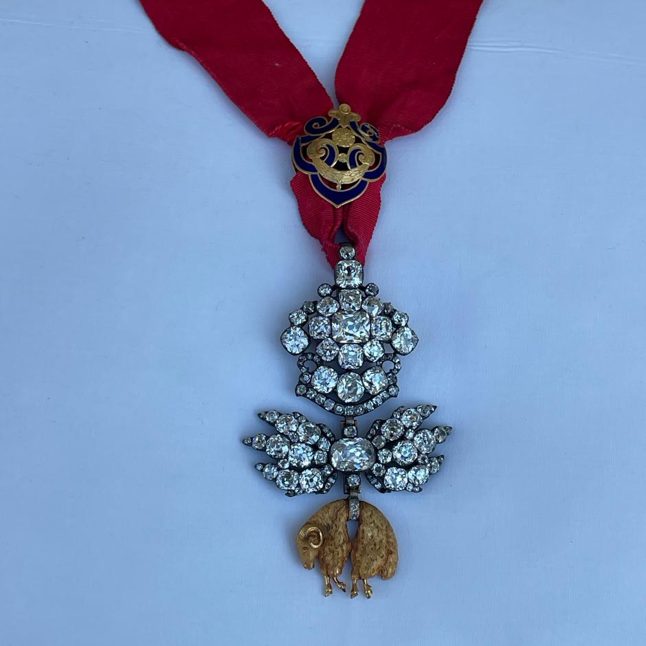 Venera del Toisón de Oro del Emperador Carlos I