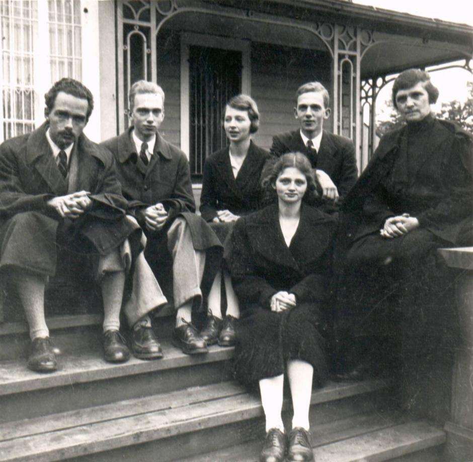 La Familia Imperial ante villa San José en Canadá