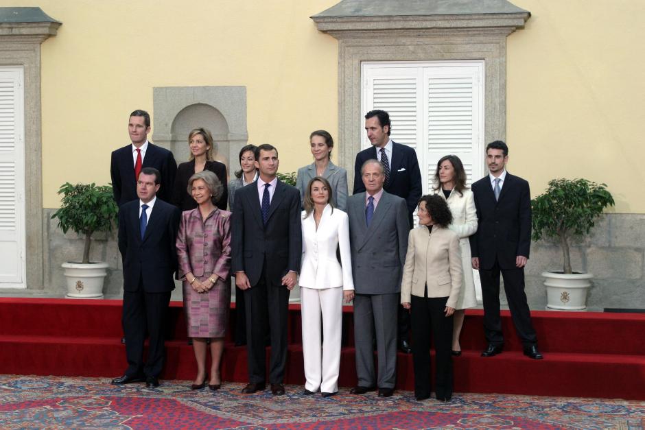 Felipe y Letizia posando con los principales miembros de la Familia Real