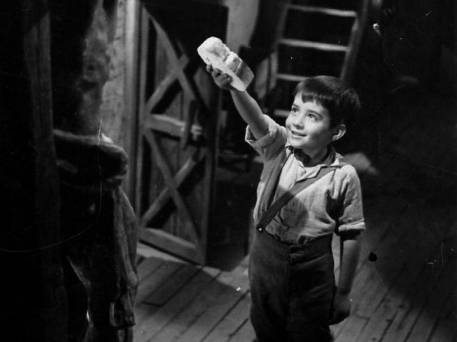 Escena de la película de 1955, "Marcelino, pan y vino"