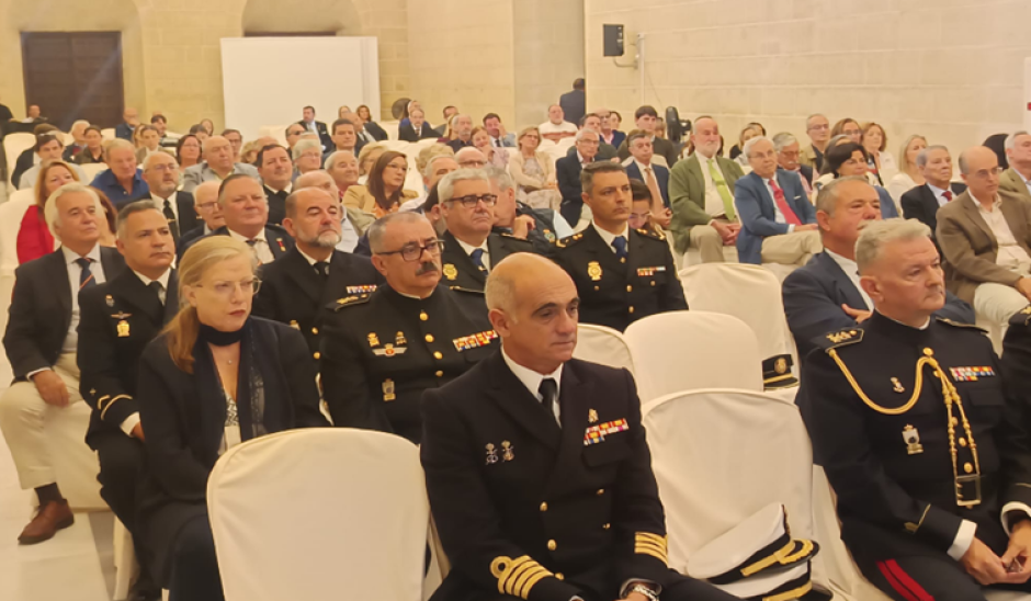 A la inauguración acudieron numerosas personas