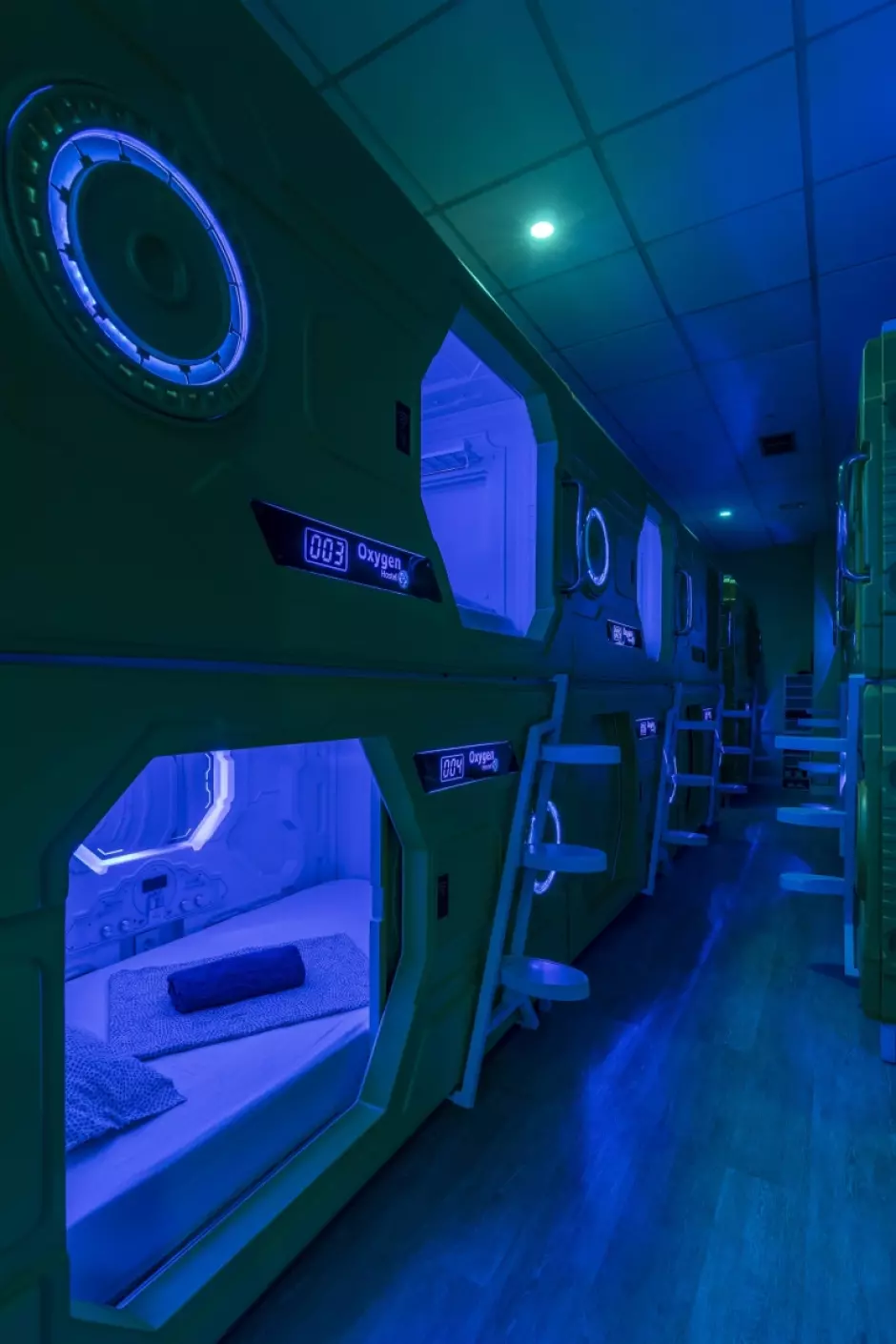 Cápsulas del Oxygen Hostel de Madrid.