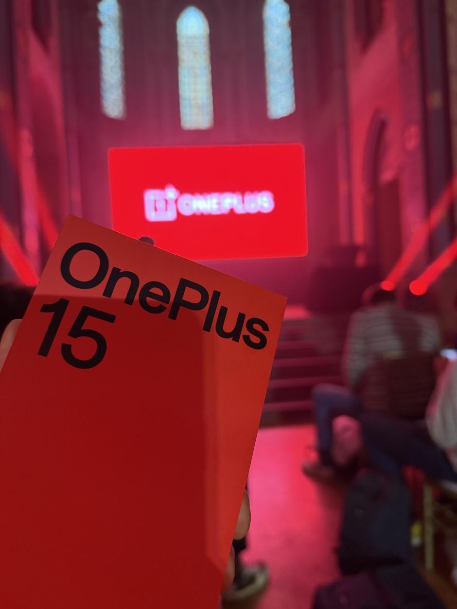 Presentación del OnePlus 15 en Praga
