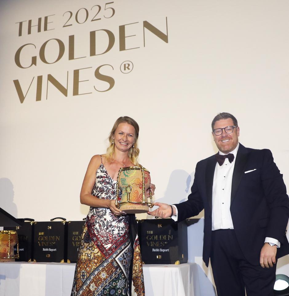 Jessica Julmy, de Tempos Vega Sicilia, recoge su premio The Golden VInes 2025 en Miami