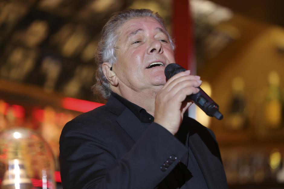 Francisco  presentando su nuevo disco en Museo Chicote en Madrid