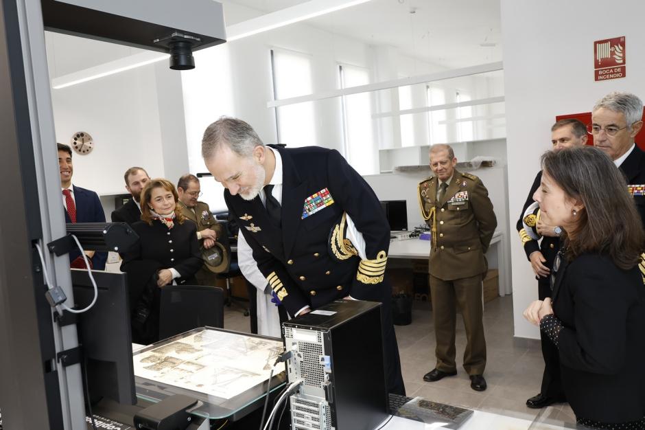 Don Felipe, durante la visita al Archivo