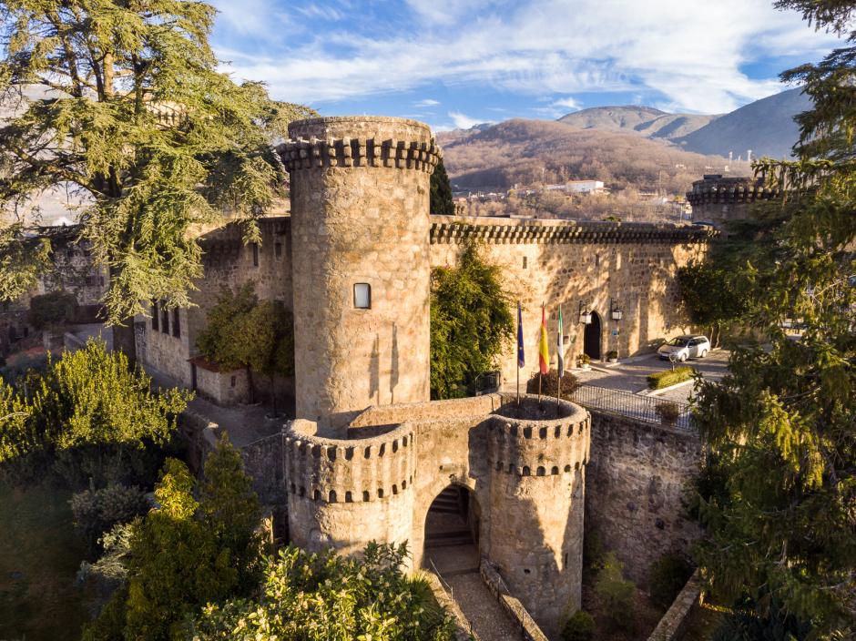 El Parador está muy cerca de la sierra de Gredos.