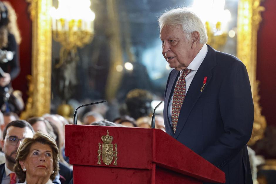 Felipe González, en el Palacio Real tras recibir el Toisón de Oro