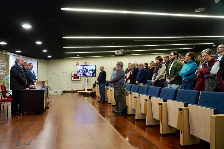 Presentación del Informe sobre Exclusión y Desarrollo Social en Castilla y León, elaborado por la Fundación Foessa. Participan el presidente del CES de Castilla y León, Enrique Cabero, el presidente de Cáritas Castilla y León, Guenther E. Boelhoff, y el miembro del Comité Técnico de la Fundación Foessa, Pedro Fuentes.