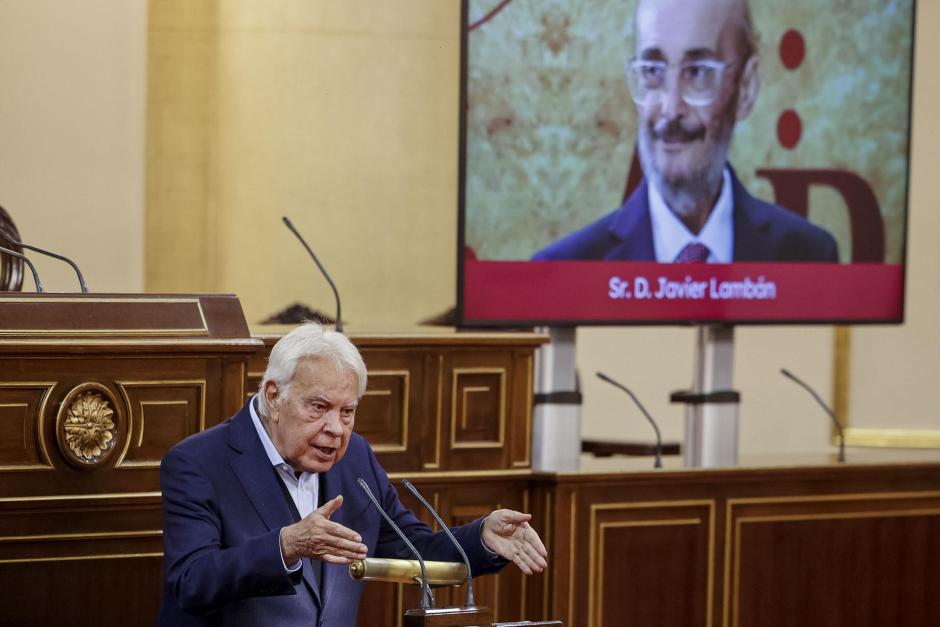 El ex presidente del Gobierno Felipe González interviene en el acto que el colectivo Fernando de los Ríos organiza este jueves en Madrid, en recuerdo del expresidente de Aragón Javier Lambán, fallecido este año