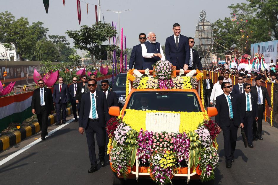 El presidente del Gobierno, Pedro Sánchez, durante la ceremonia de bienvenida en su viaje a la República de India