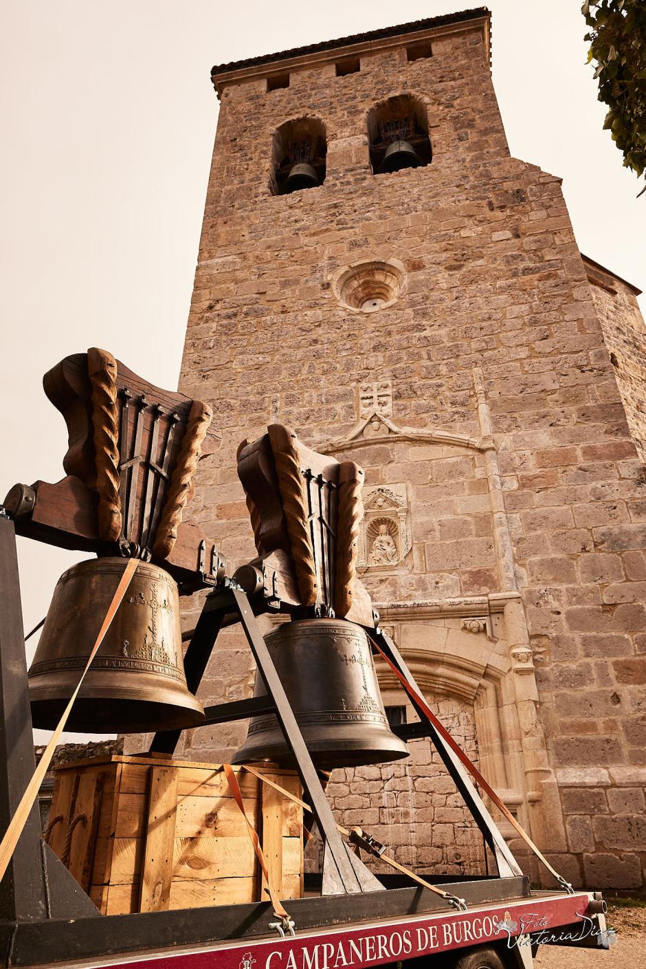 La asociación de Campaneros de Burgos llevó un remolque con varias campanas