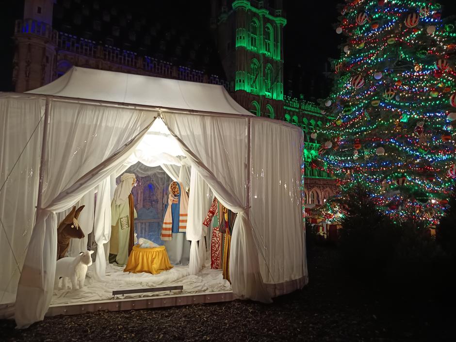 Instalación del Belén en la Grand Place de Bruselas