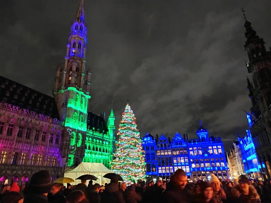 La Grand Place de Bruselas durante el espectáculo de luces y sonido