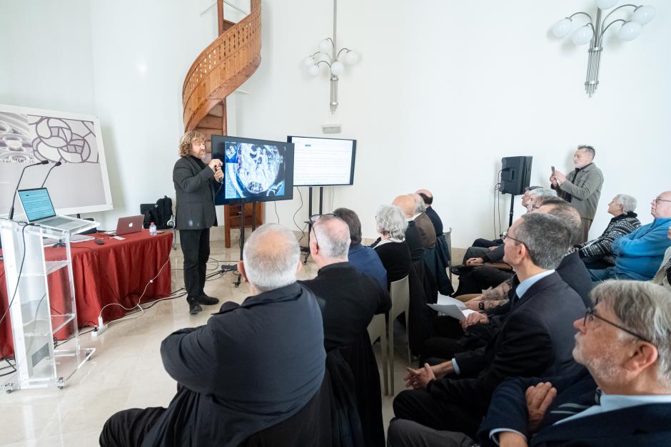 El profesor Dario de Bufalo en la jornada del 'Santo Cáliz de Valencia: Investigación, Historia y Alcance Global'