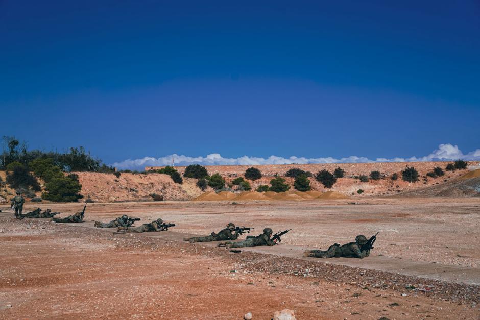 Los legionarios han perfeccionado cambios de cargador y transiciones entre posiciones de rodilla y cuerpo a tierra