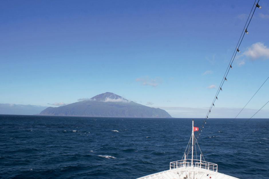 A Tristán de Acuña sólo se puede llegar en barco