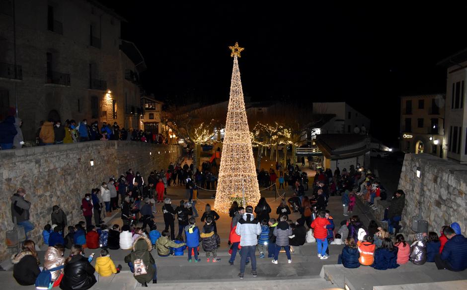 Imagen del alumbrado y la decoración navideña en Morella, Castellón