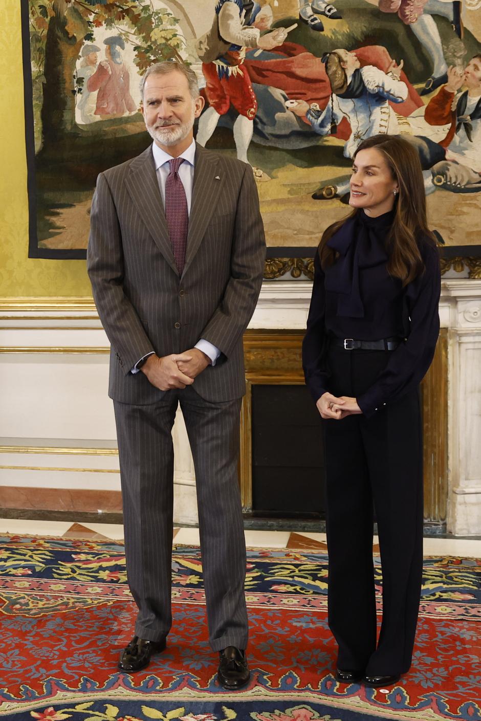 ARANJUEZ (MADRID), 09/12/2025.-Los reyes Felipe VI y Letizia presiden el Patronato del Instituto Cervantes, en el que participa también el presidente del Gobierno, Pedro Sánchez, y los ministros de Asuntos Exteriores, José Manuel Albares, y de Cultura, Ernest Urtasun, este martes junto a los patronos del Instituto Cervantes, Embajadores Iberoamericanos acreditados en España y autoridades.-EFE/ Chema Moya POOL