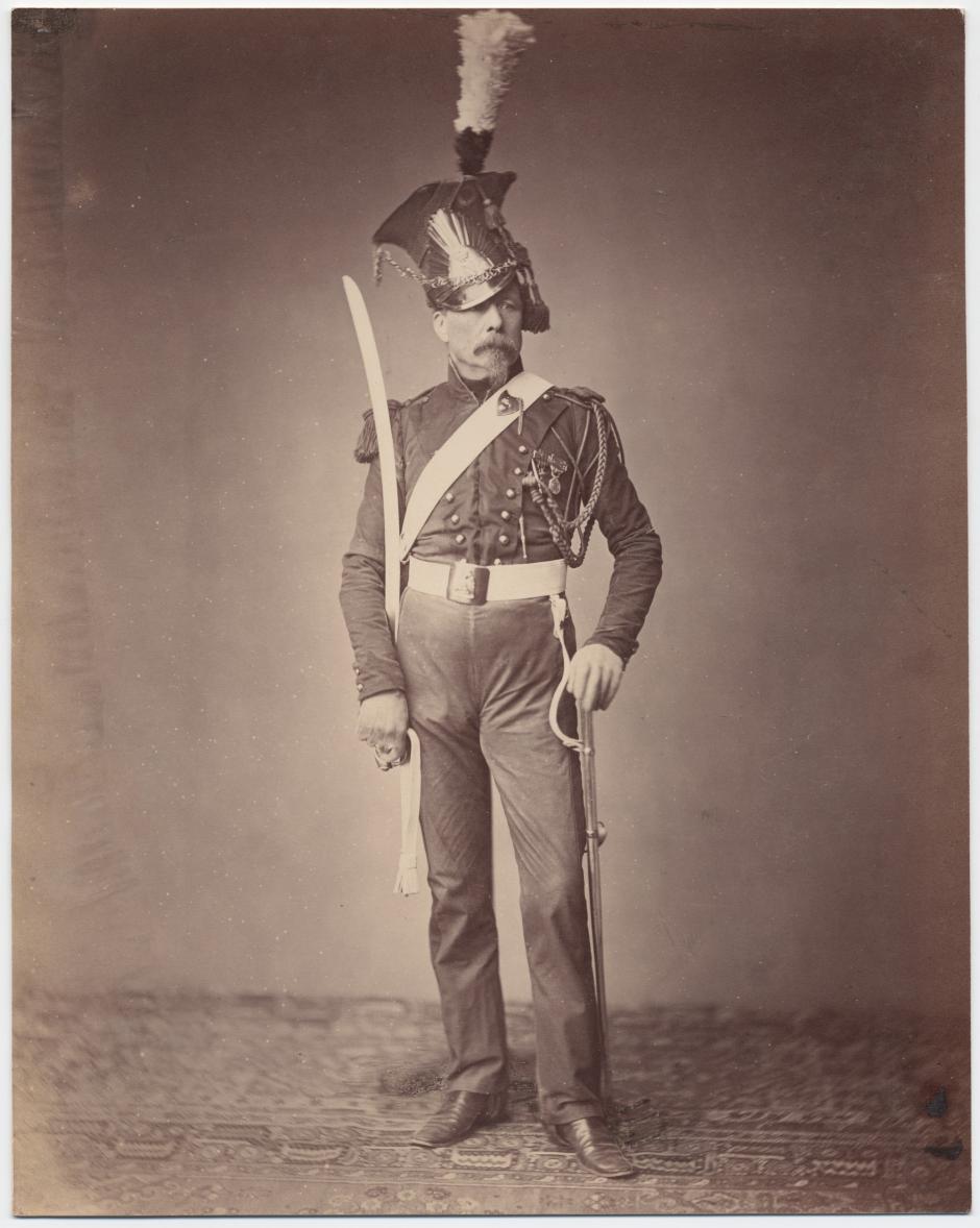M. Verlinde, miembro del 2.º Regimiento de Lanceros en 1815, fue uno de los últimos veteranos supervivientes del ejército de Napoleón. Aquí aparece vestido con su uniforme de gala y luciendo la medalla de Santa Elena (concedida el 12 de agosto de 1857 a todos los veteranos de las guerras de la Revolución Francesa y del Imperio Napoleónico).