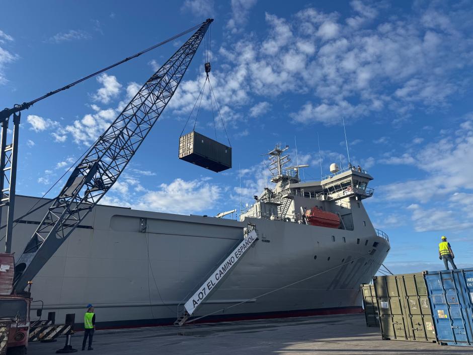 Descarga en Beirut del buque militar El camino español