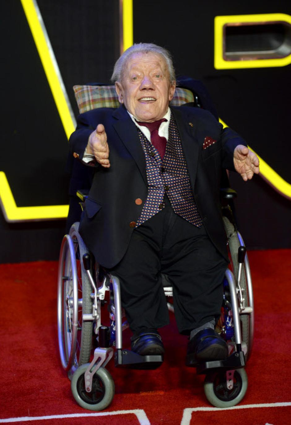 Kenny Baker actor del personaje R2-D2