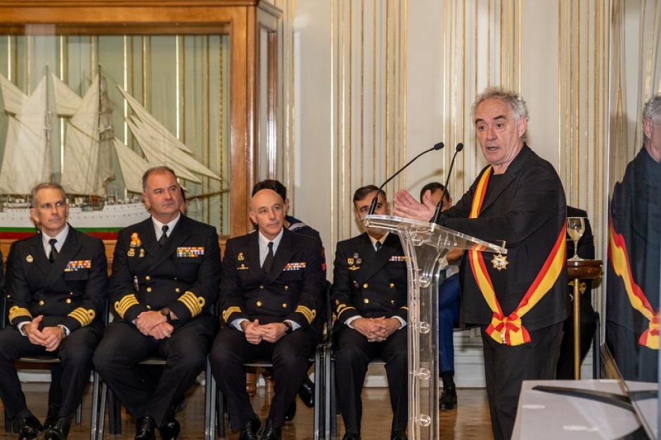 Intervención de Ferran Adrià tras recibir una condecoración de manos del Almirante Jefe de Estado Mayor de la Armada
