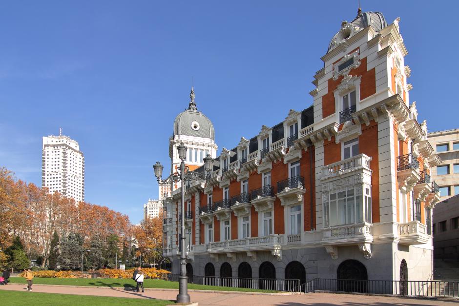 Edificio del Palacio de Minas en Plaza España