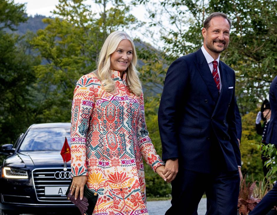 Mette-Marit      y  Haakon de Noruega
