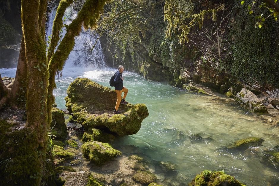 Cascada exterior con aguas puras