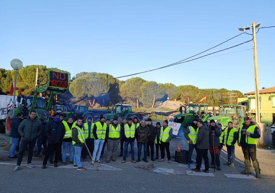 Otra imagen de la concentración de agricultores en San Esteban de Gormaz (Soria)