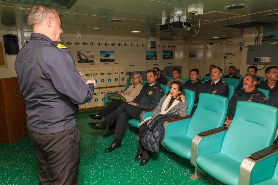 La ministra de Defensa, Margarita Robles, visita el Grupo Anfibio y de Proyección de la Flota (GRUPFLOT), con base en Rota