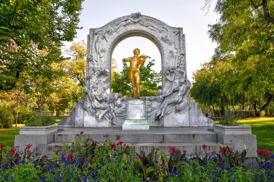 Monumento a Johann Strauss hijo en el Stadtpark de Viena en honor al "Rey del Vals"