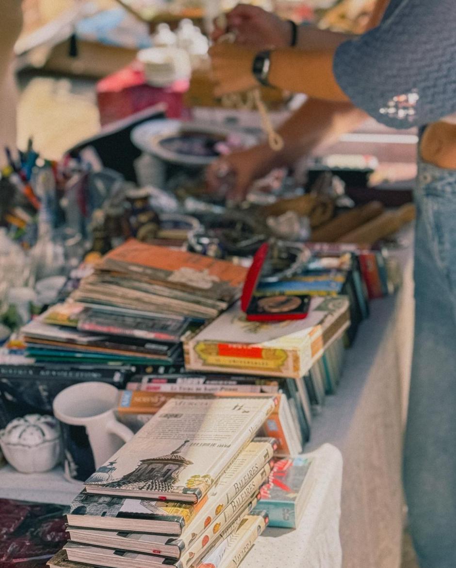 Puestos de segunda mano del Flea Market Valencia