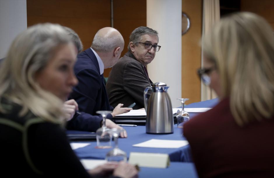 Imagen tomada este lunes del conseller valenciano de Hacienda, José Antonio Rovira, en la comisión mixta Consell-Cortes

REMITIDA / HANDOUT por José Cuéllar/Corts Valencianes
Fotografía remitida a medios de comunicación exclusivamente para ilustrar la noticia a la que hace referencia la imagen, y citando la procedencia de la imagen en la firma
13/1/2026