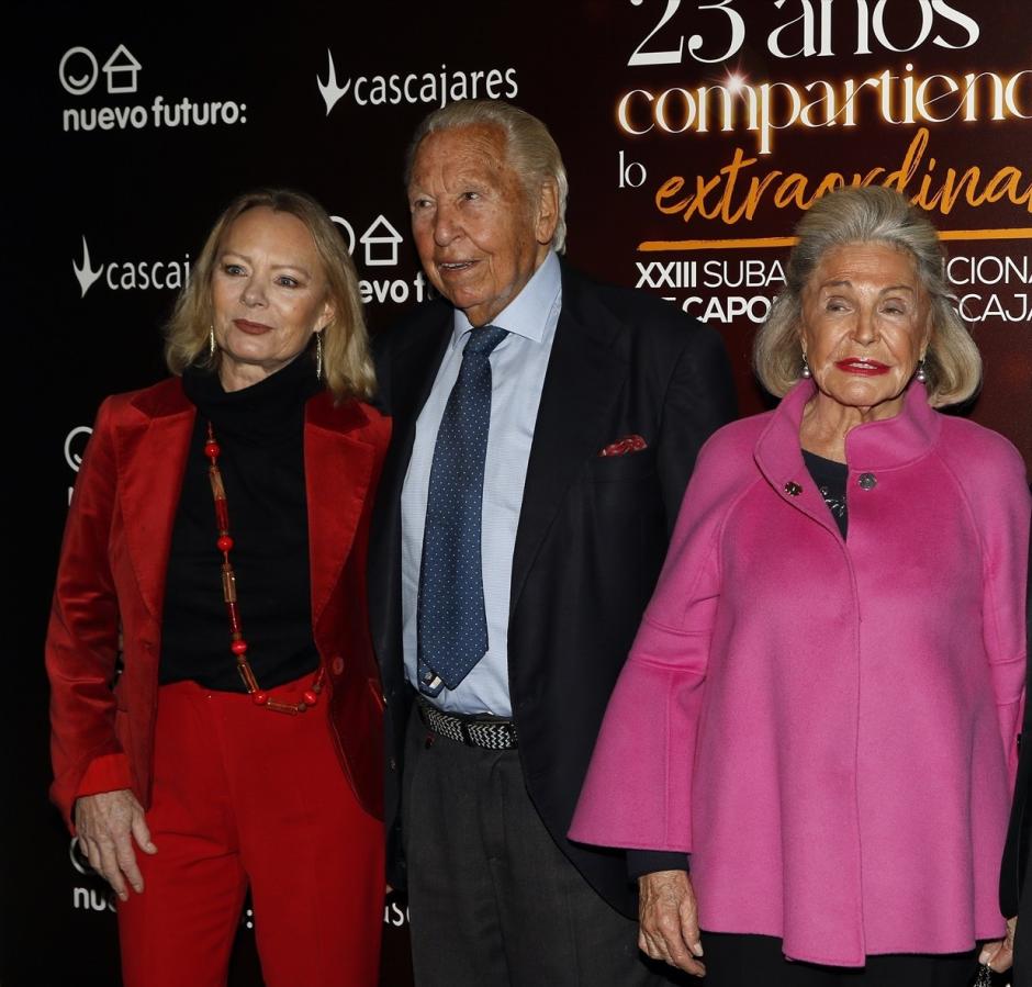 Flavia de Hohenlohe-Langenburg, Julio Ayesa y Beatriz de Orleans  asisten a la tradicional subasta de capones de Cascajares cuya recaudación va íntegramente para la Asociación Nuevo Futuro, a 28 de noviembre de 2022, en Madrid (España)

José Ramón Guisado / Europa Press
SOLIDARIDAD;GENTE;ONG;NAVIDAD;CAPONES
28/11/2022