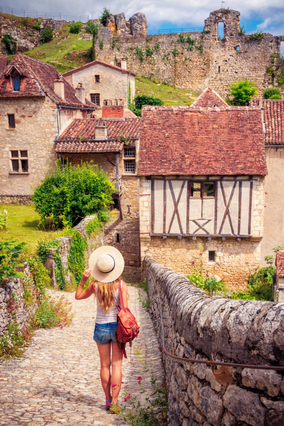 Turista en Saint-Cirq-Lapopie