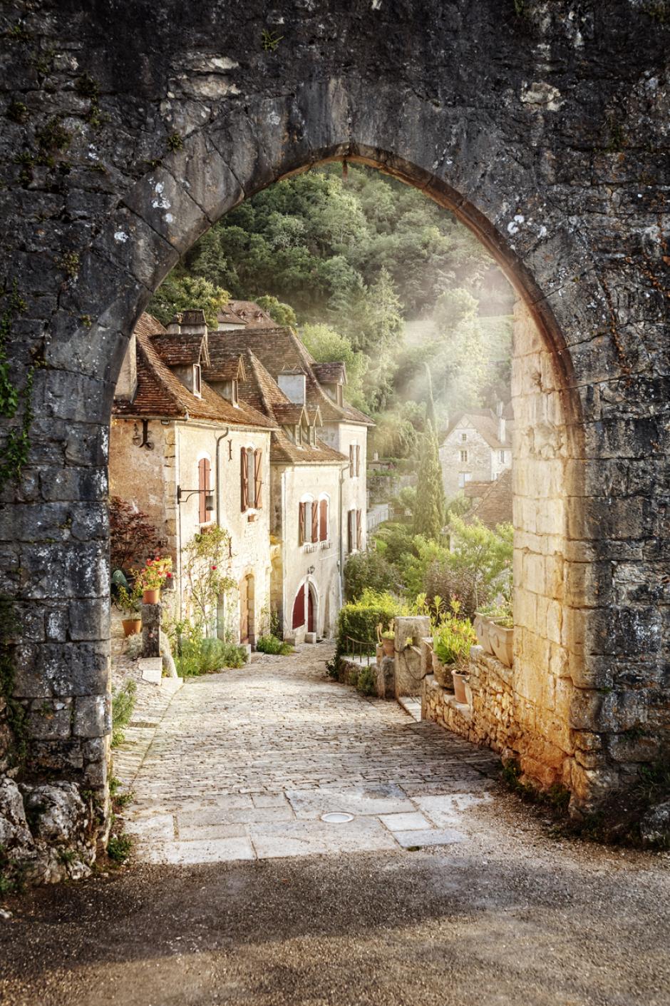 Puerta medieval de acceso al pueblo