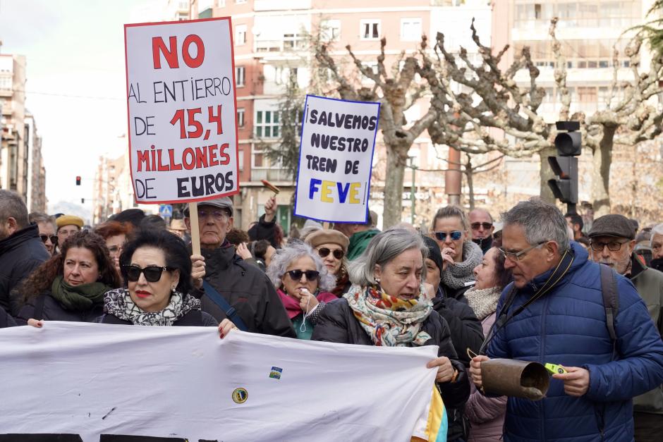 Concentración frente a la estación de Feve de Matallana, imagen de archivo
