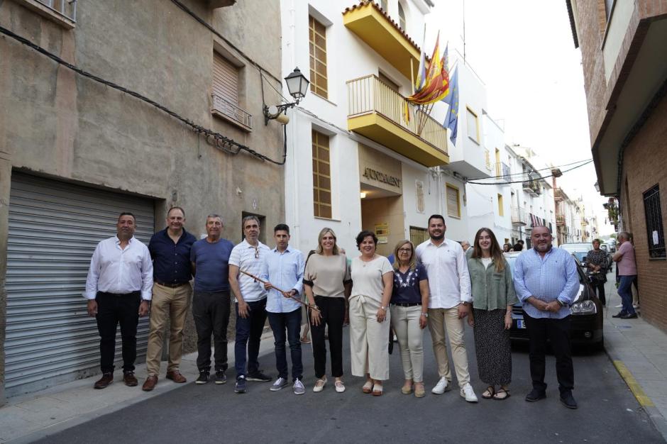 Imagen de Marta Barrachina con equipo de gobierno de Óscar Escrig