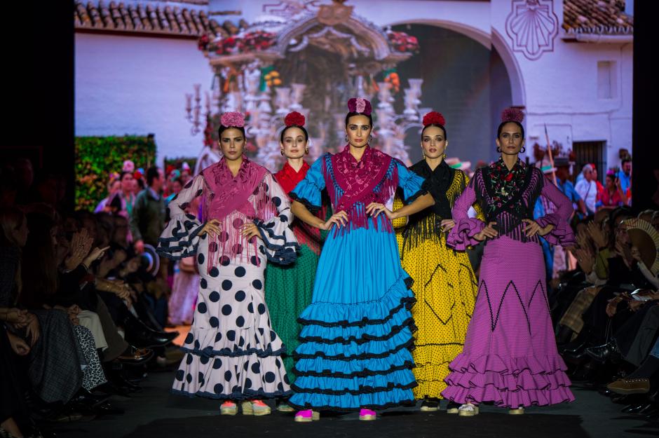 Desfile de Rocío de Triana con alpargatas de Star Love