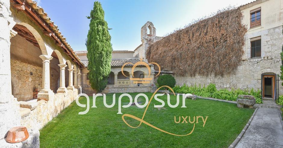 Interior del antiguo convento a la venta en un pueblo de Valladolid